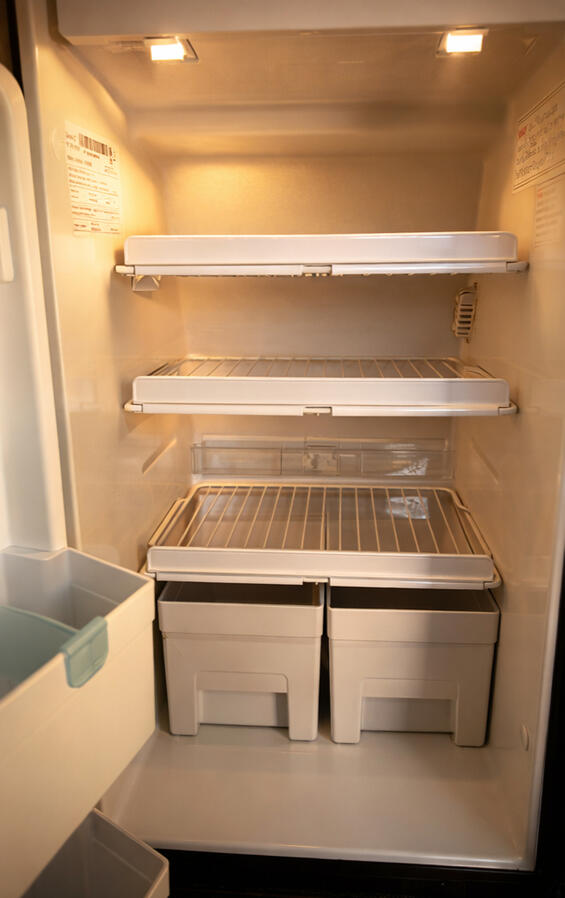 Clean, spacious fridge &amp; freezer