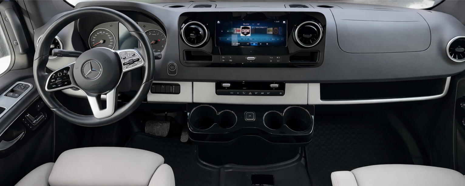 Mercedes-Benz cockpit &amp; Infotainment